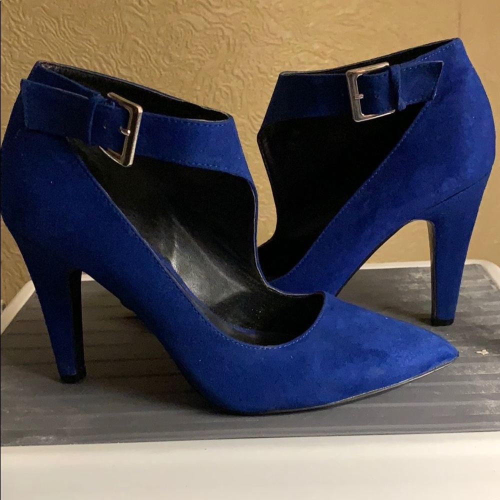 NINE WEST BLUE PUMPS